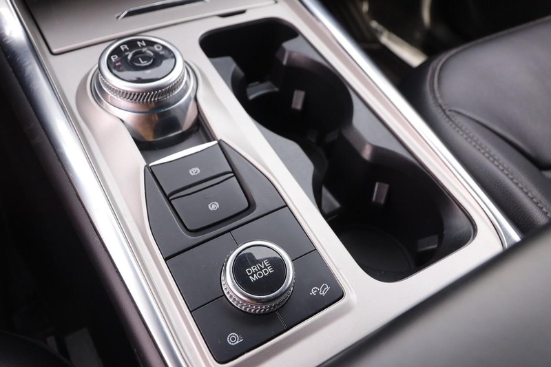 Ford Explorer Vehicle Image 19