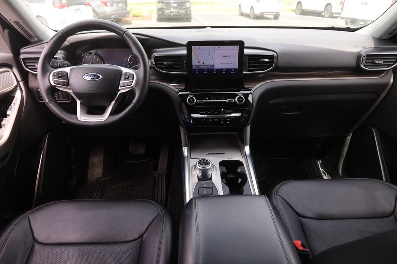 Ford Explorer Vehicle Image 21