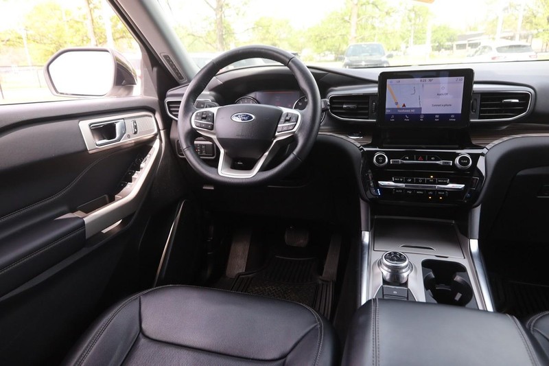 Ford Explorer Vehicle Image 22