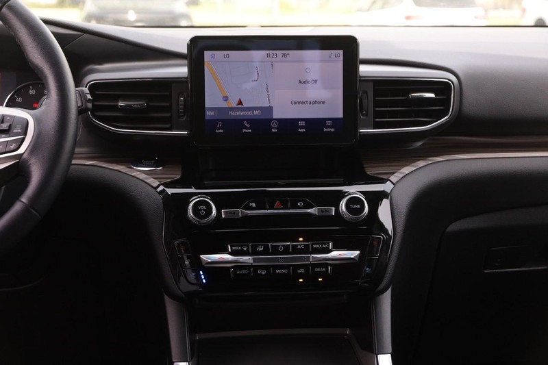Ford Explorer Vehicle Image 24