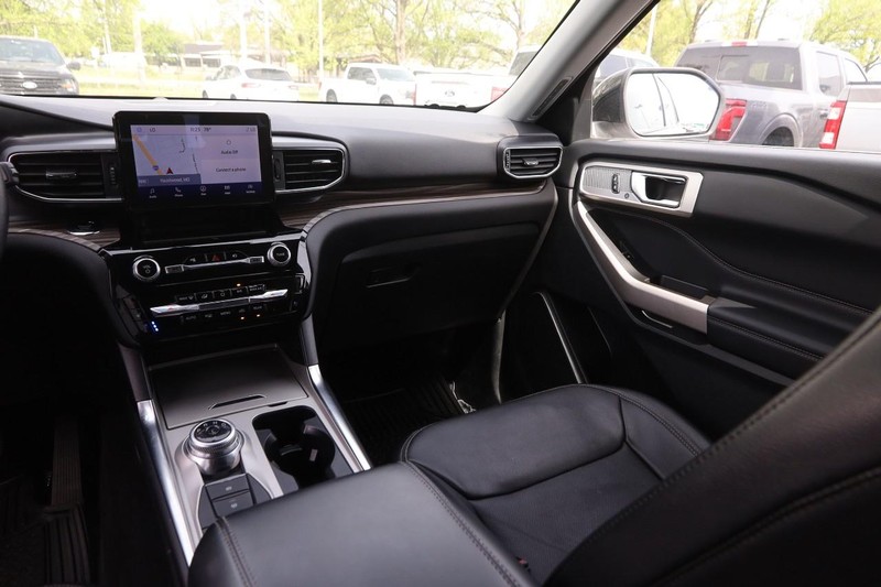 Ford Explorer Vehicle Image 25