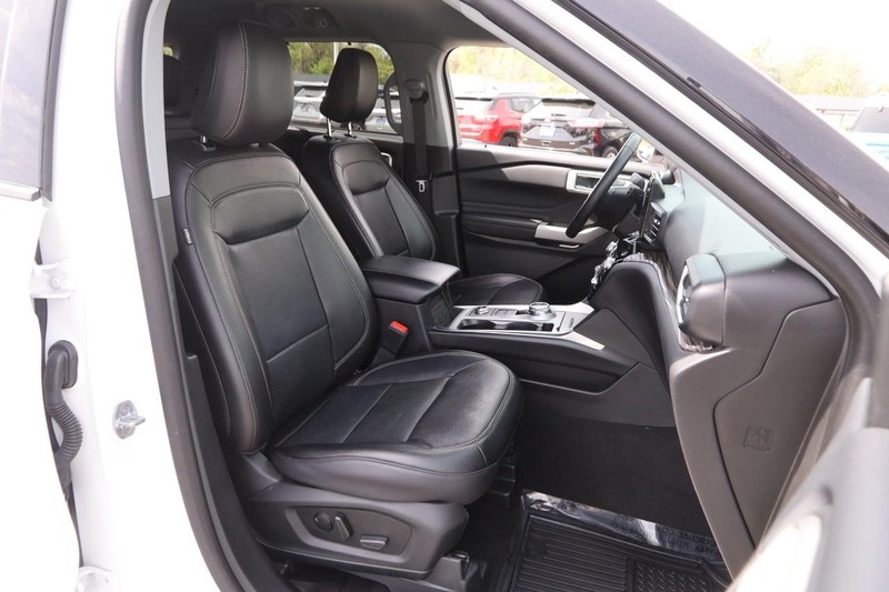 Ford Explorer Vehicle Image 26