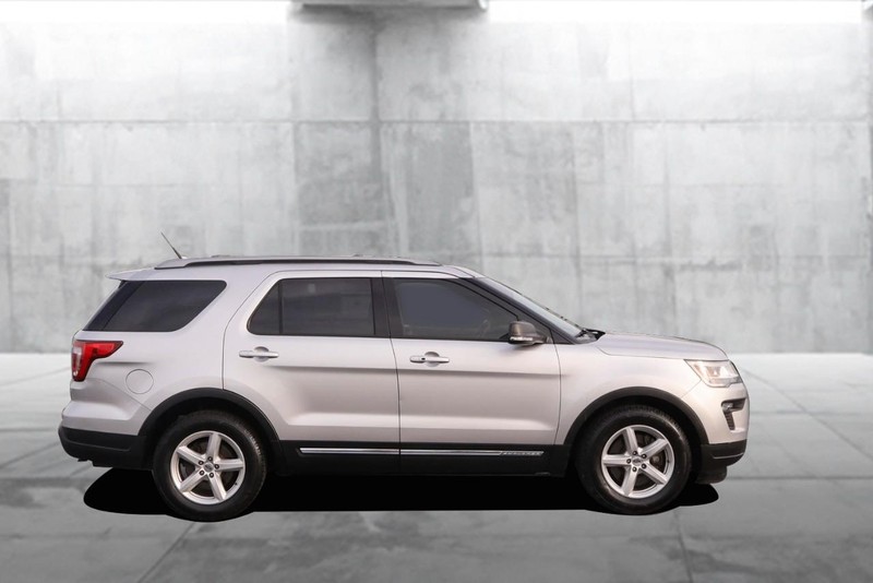 Ford Explorer Vehicle Image 05