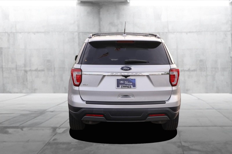 Ford Explorer Vehicle Image 06