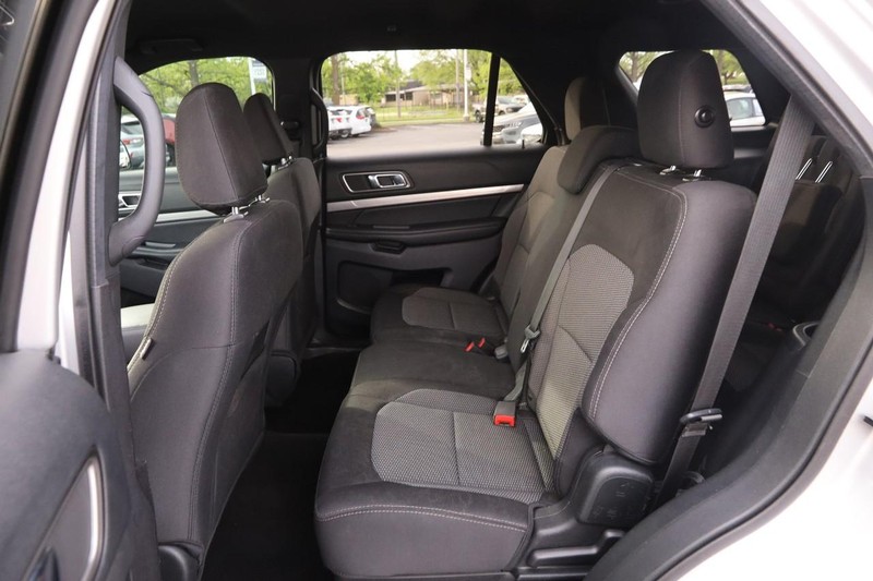 Ford Explorer Vehicle Image 10