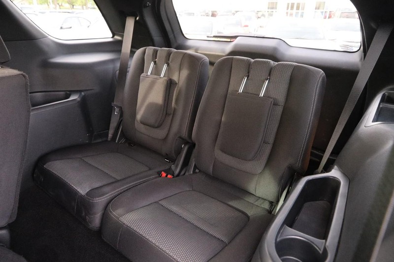 Ford Explorer Vehicle Image 11