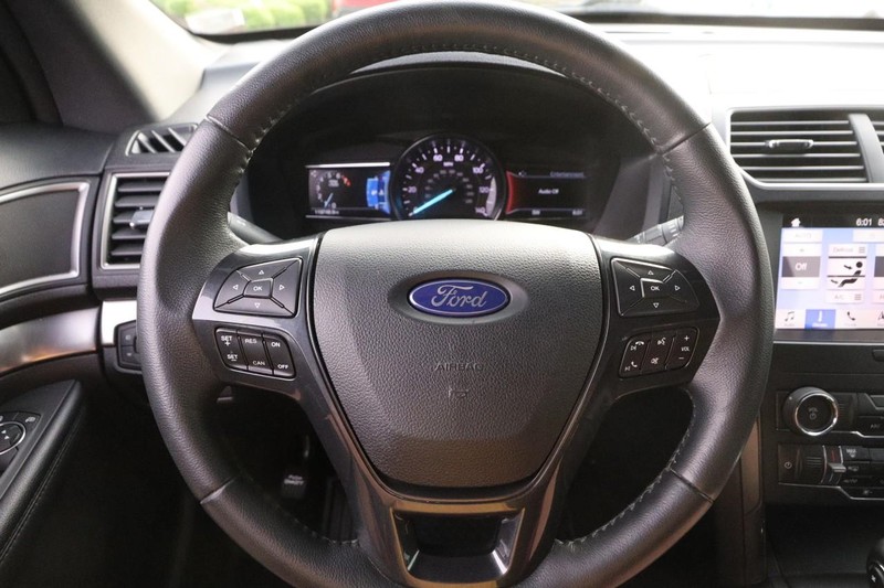 Ford Explorer Vehicle Image 12
