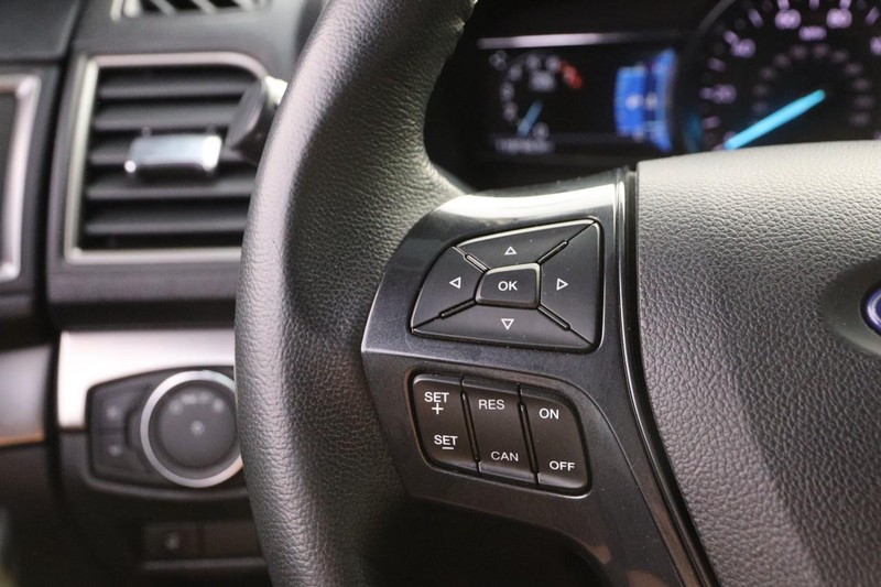 Ford Explorer Vehicle Image 13