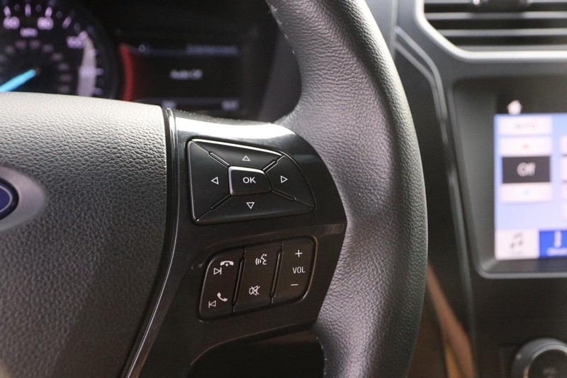 Ford Explorer Vehicle Image 14