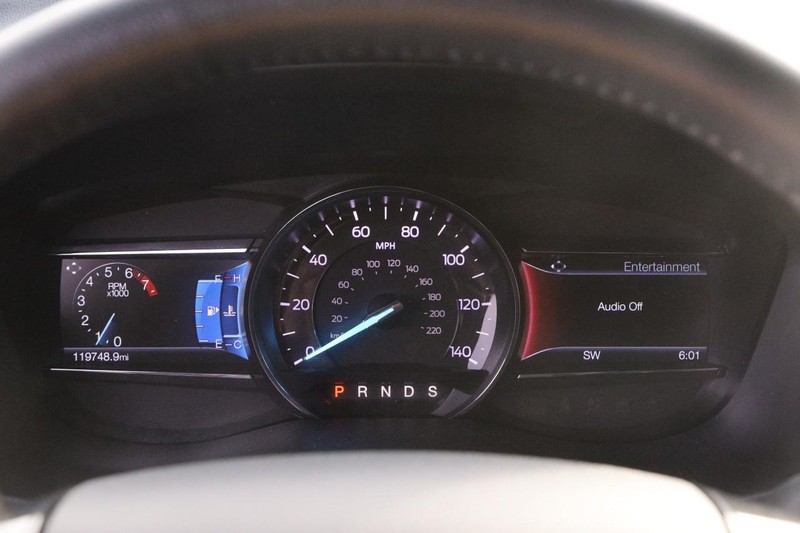 Ford Explorer Vehicle Image 15