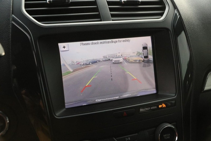 Ford Explorer Vehicle Image 18