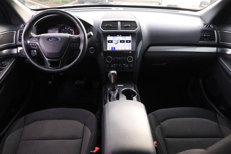 Ford Explorer Vehicle Image 21