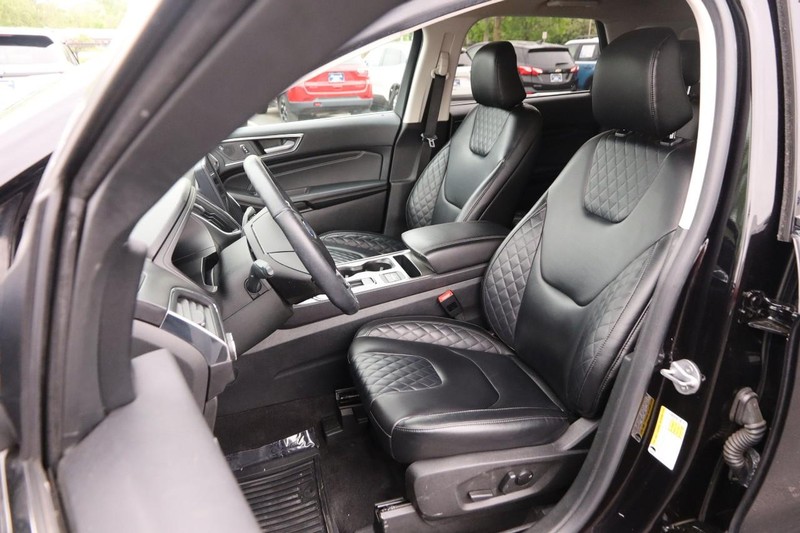 Ford Edge Vehicle Image 09