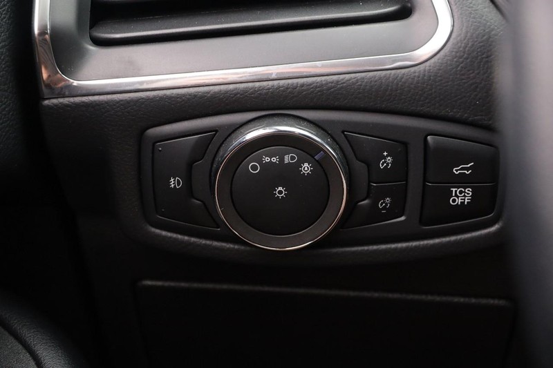 Ford Edge Vehicle Image 19