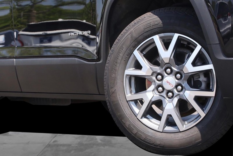 GMC Acadia Vehicle Image 03