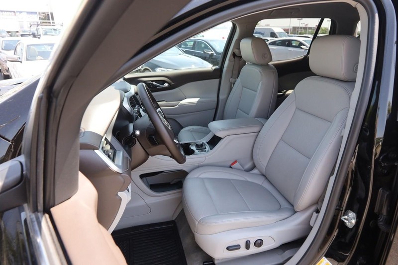 GMC Acadia Vehicle Image 09