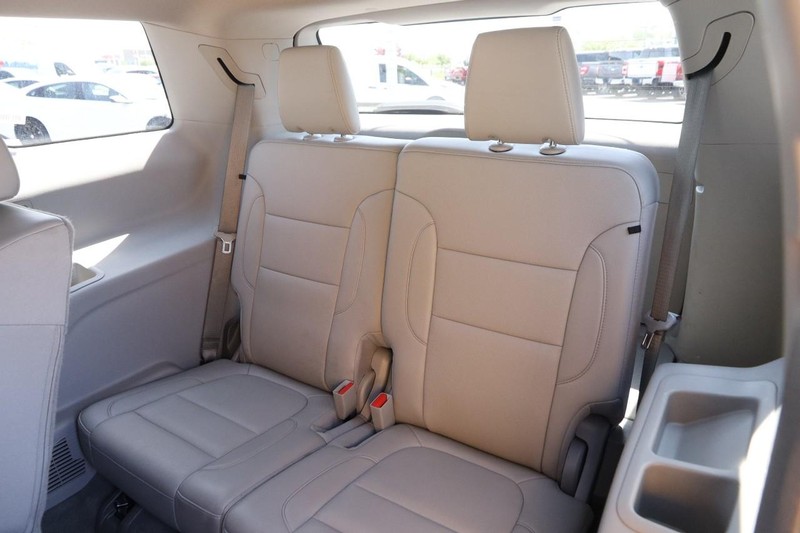 GMC Acadia Vehicle Image 11