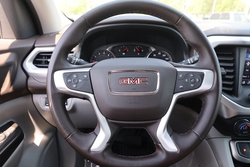GMC Acadia Vehicle Image 12