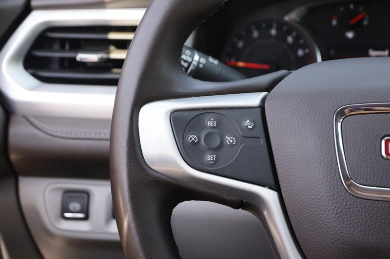 GMC Acadia Vehicle Image 13