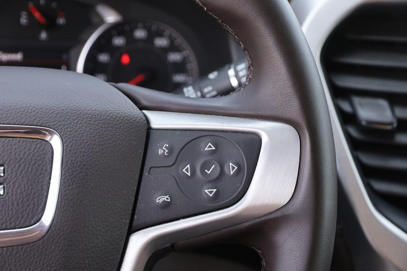 GMC Acadia Vehicle Image 14