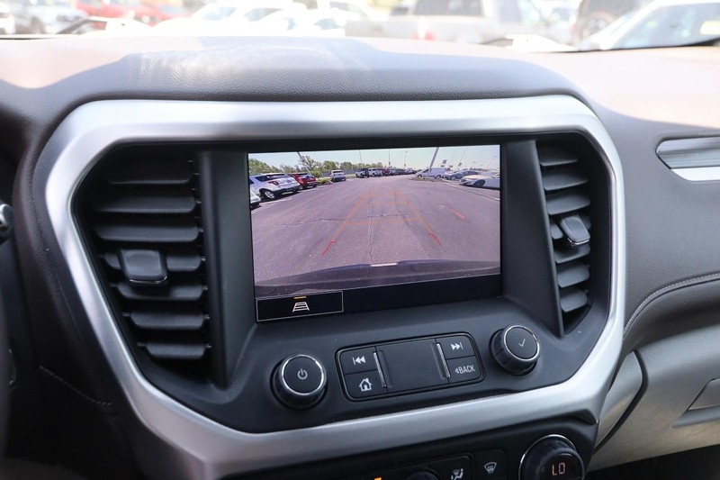 GMC Acadia Vehicle Image 18