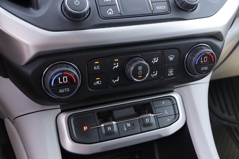 GMC Acadia Vehicle Image 19