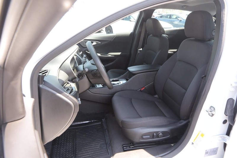 Chevrolet Malibu Vehicle Image 08