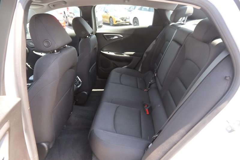 Chevrolet Malibu Vehicle Image 09