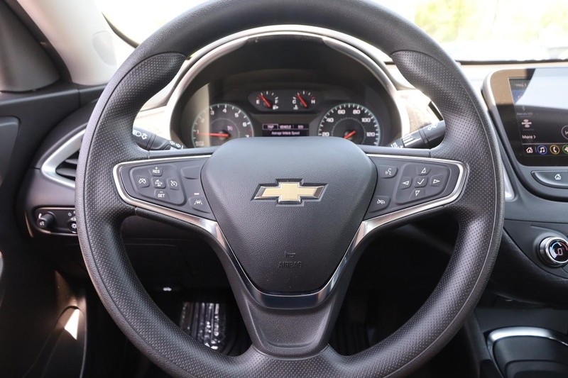 Chevrolet Malibu Vehicle Image 10