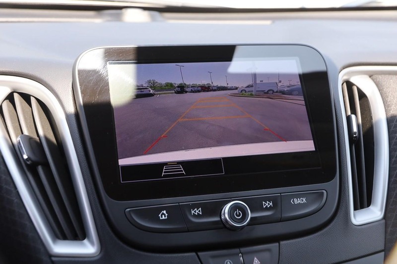 Chevrolet Malibu Vehicle Image 17