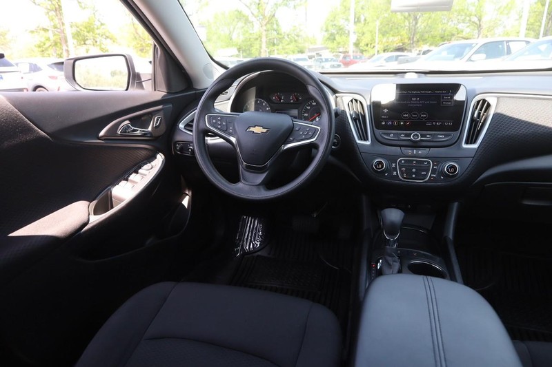 Chevrolet Malibu Vehicle Image 20