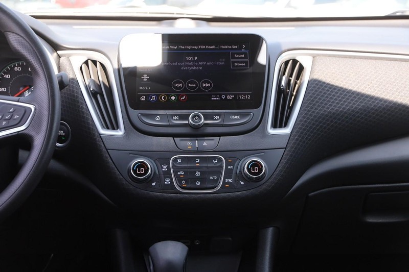 Chevrolet Malibu Vehicle Image 22