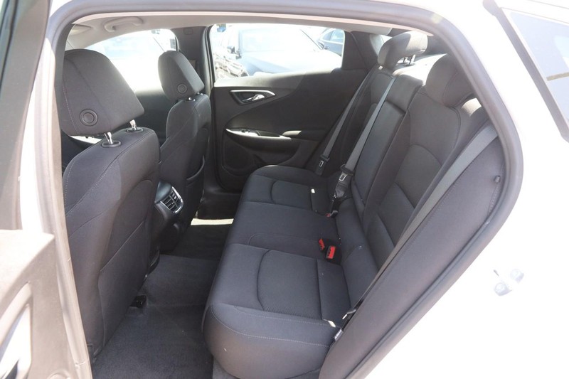 Chevrolet Malibu Vehicle Image 08