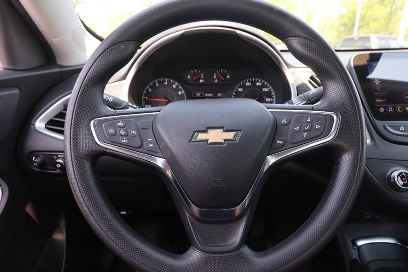 Chevrolet Malibu Vehicle Image 09