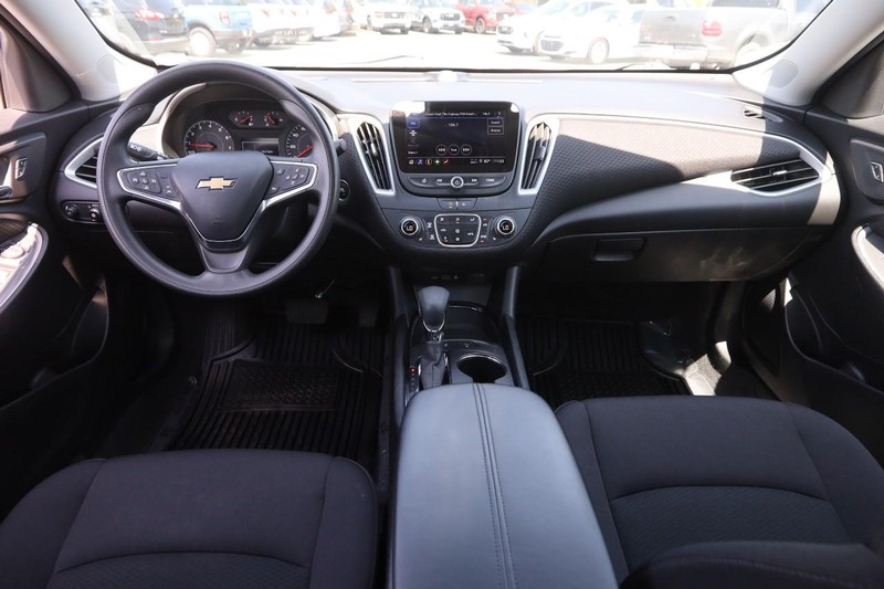 Chevrolet Malibu Vehicle Image 18