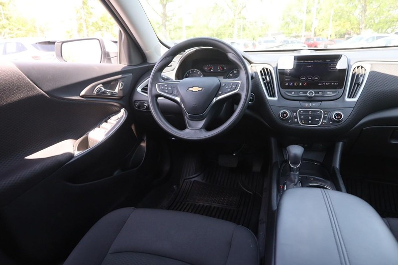 Chevrolet Malibu Vehicle Image 19