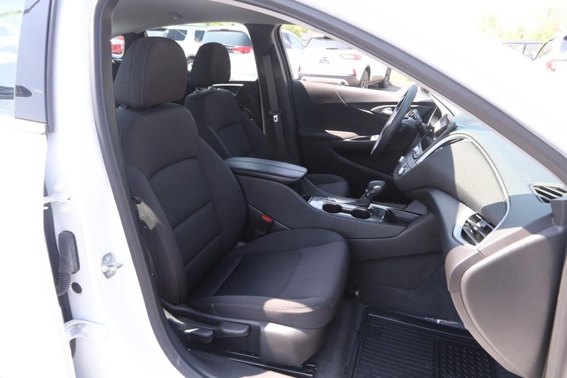 Chevrolet Malibu Vehicle Image 23