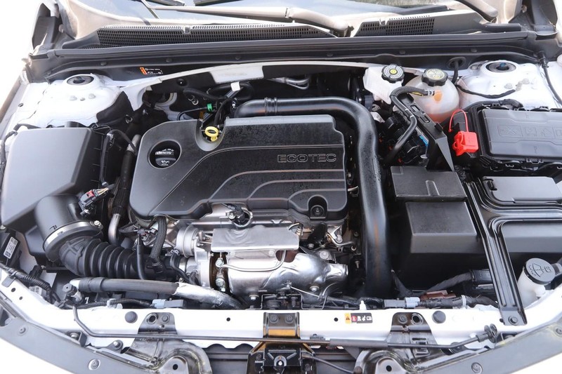 Chevrolet Malibu Vehicle Image 24