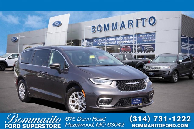 Chrysler Pacifica Touring L - Hazelwood MO
