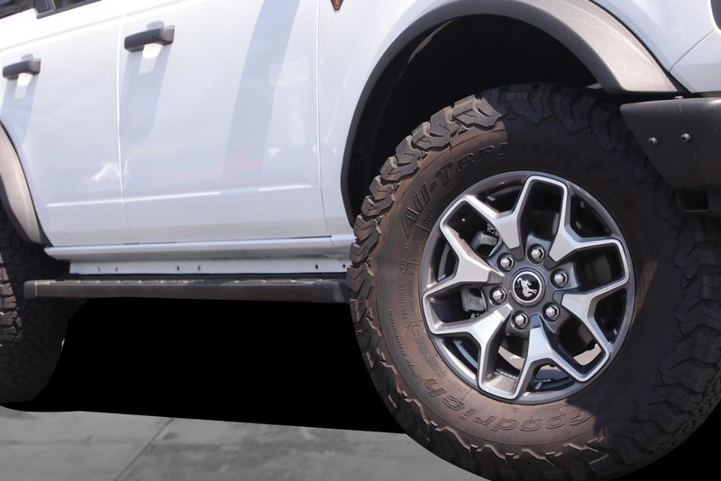 Ford Bronco Vehicle Image 03