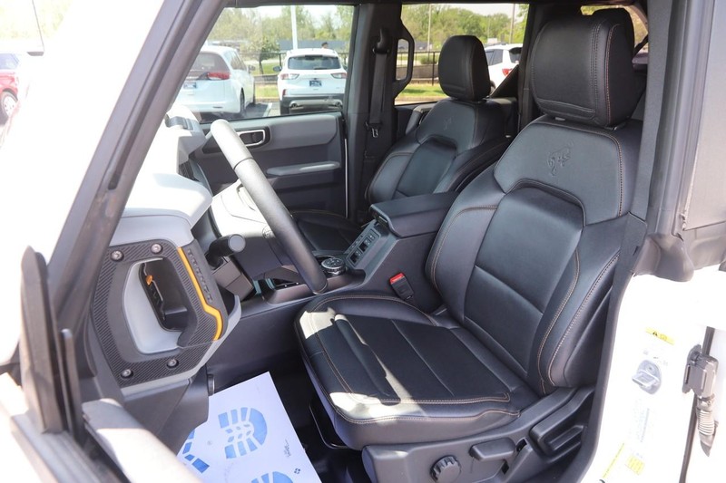Ford Bronco Vehicle Image 08