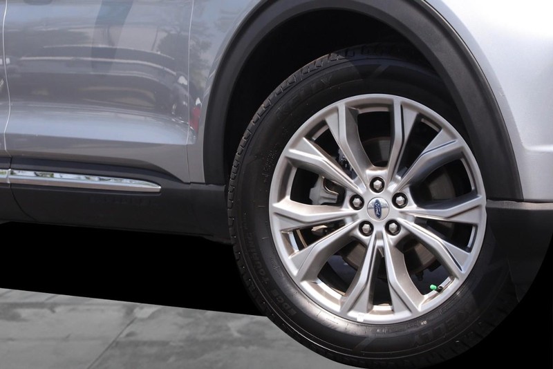 Ford Explorer Vehicle Image 03