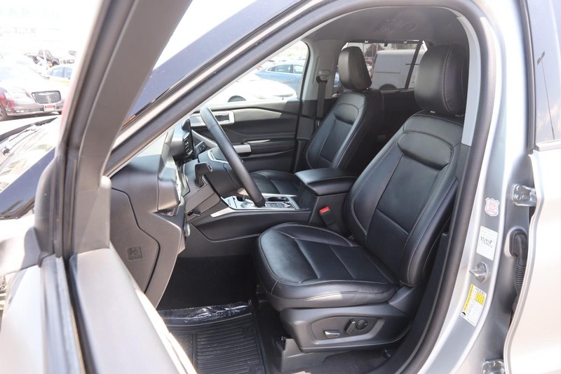 Ford Explorer Vehicle Image 09