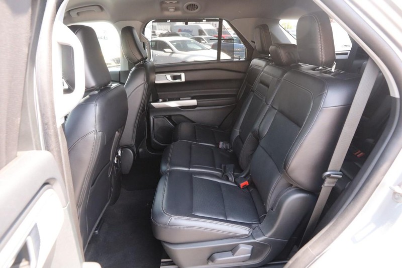 Ford Explorer Vehicle Image 10