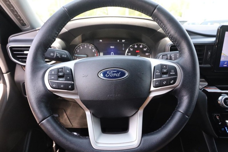 Ford Explorer Vehicle Image 13