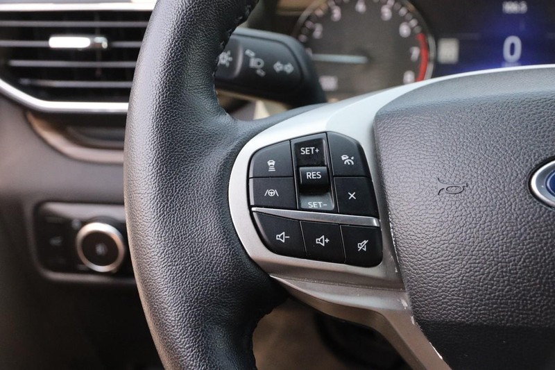 Ford Explorer Vehicle Image 14