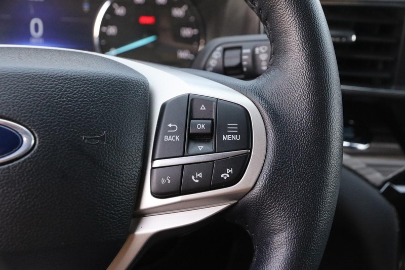 Ford Explorer Vehicle Image 15