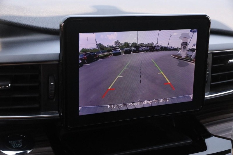 Ford Explorer Vehicle Image 18