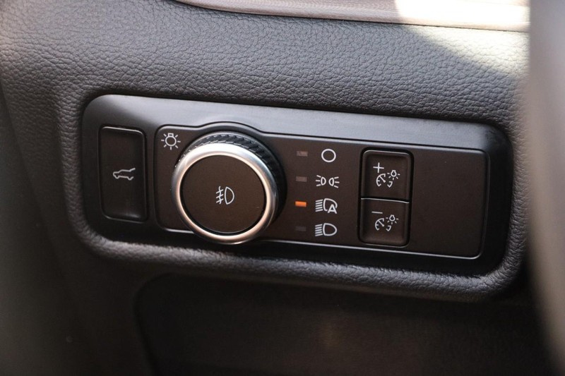 Ford Explorer Vehicle Image 21