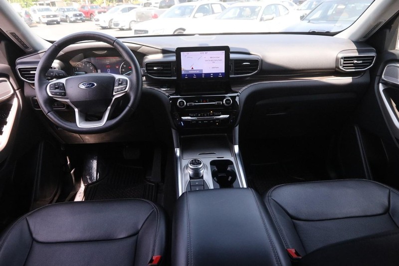 Ford Explorer Vehicle Image 22